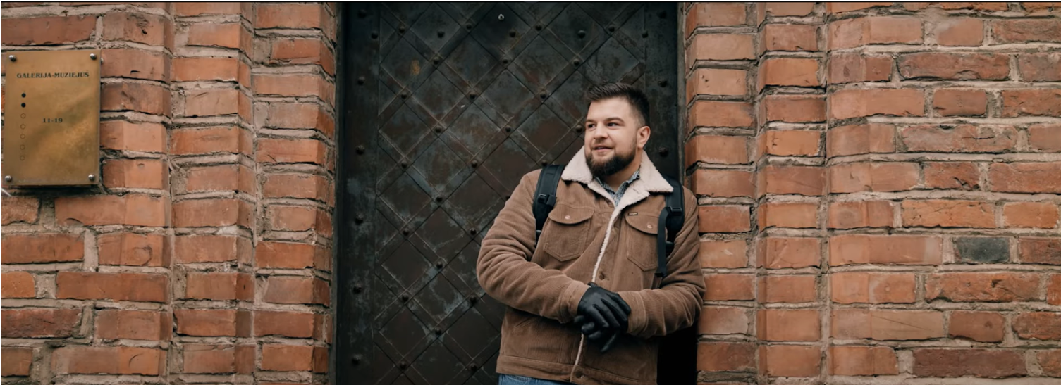 Cloud Operations Engineer Augustas in front of a building